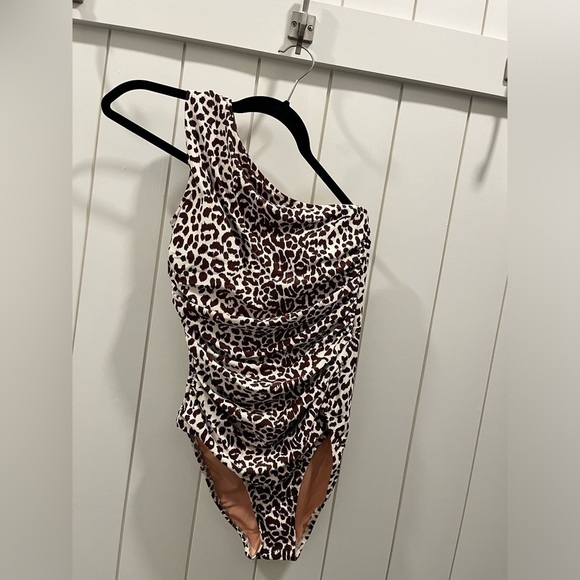 NWT J.CREW One Shoulder Ruched One Piece Swimsuit Leopard Brown Size 2 Shaping - Picture 2 of 6